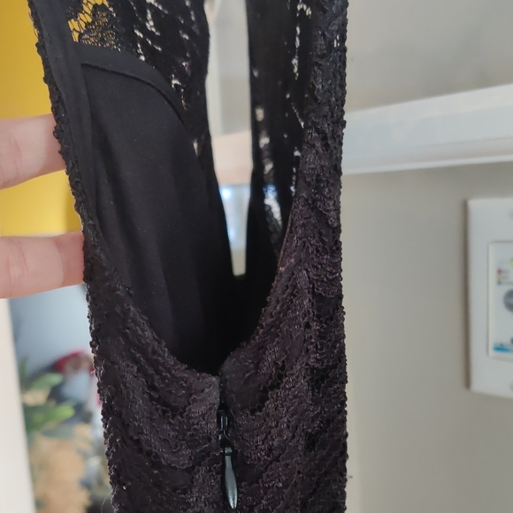 Le Lis Black Sleeveless Top - Picture 5 of 5